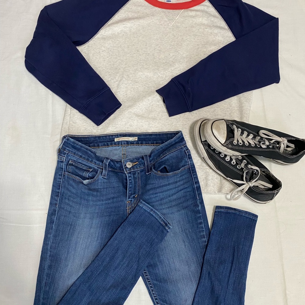 Levi’s mid rise 535 skinny blue jeans size 4
